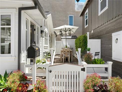 104 Onyx Avenue, Newport Beach, CA