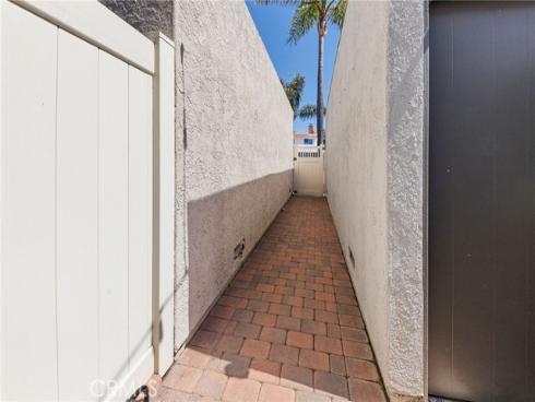 2654 Vista Del Oro , Newport Beach, CA