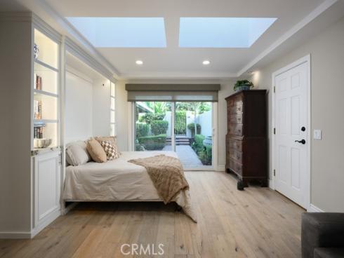 5 Vienna , Newport Beach, CA