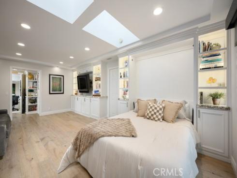 5 Vienna , Newport Beach, CA