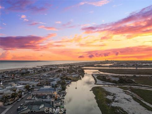 207 Canal Street, Newport Beach, CA