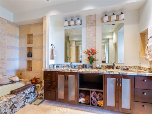 35 Northampton 118 Court, Newport Beach, CA