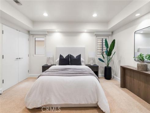 1554 E Oceanfront  , Newport Beach, CA