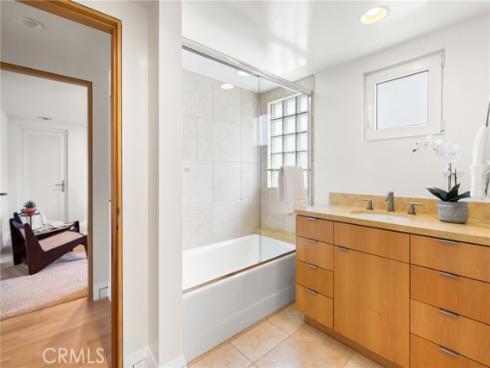 1554 E Oceanfront  , Newport Beach, CA