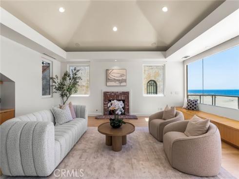 1554 E Oceanfront  , Newport Beach, CA