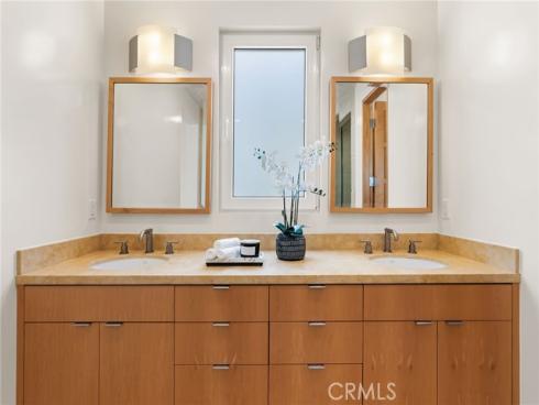 1554 E Oceanfront  , Newport Beach, CA