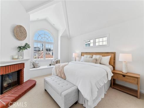 214 Sapphire Avenue, Newport Beach, CA