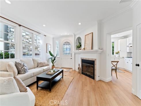 214 Sapphire Avenue, Newport Beach, CA