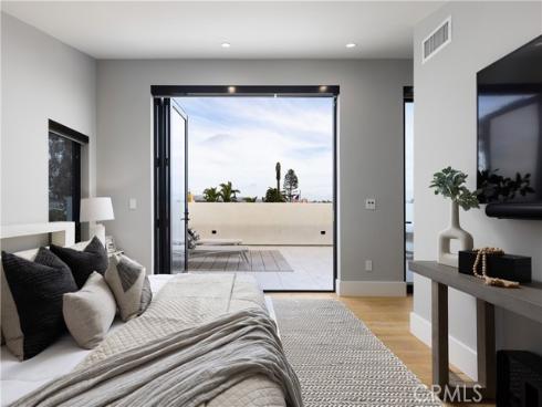 502 W Balboa Boulevard, Newport Beach, CA