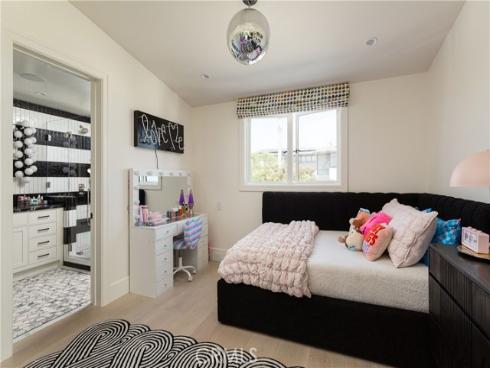 1110 Kings Road, Newport Beach, CA