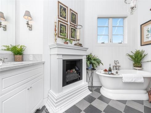 105  Via Waziers  , Newport Beach, CA