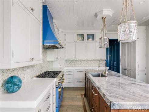 505 W Edgewater Avenue, Newport Beach, CA