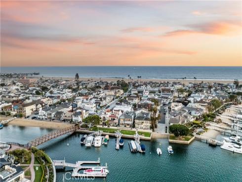 505 W Edgewater Avenue, Newport Beach, CA