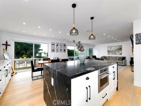 2111 Vista Entrada , Newport Beach, CA