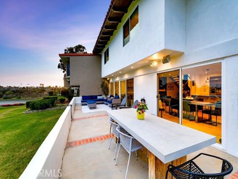 2111 Vista Entrada , Newport Beach, CA