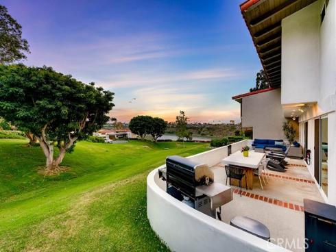 2111 Vista Entrada , Newport Beach, CA