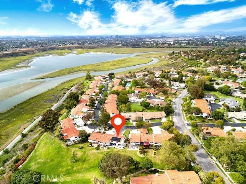 2111 Vista Entrada , Newport Beach, CA