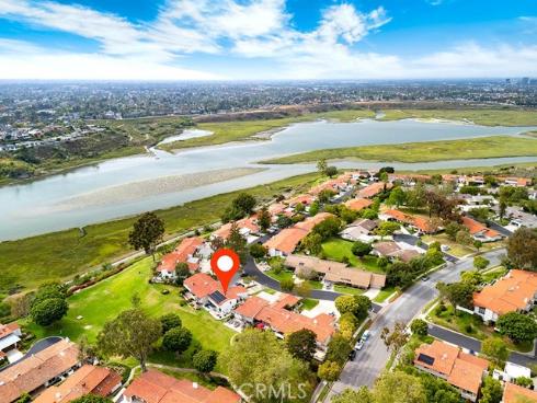 2111  Vista Entrada  , Newport Beach, CA