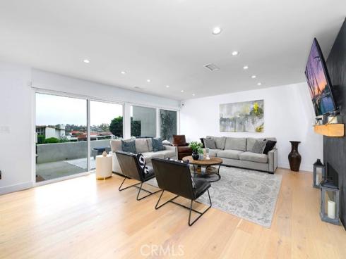 2111 Vista Entrada , Newport Beach, CA