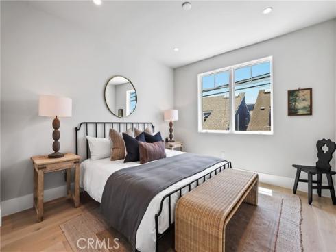 825 W Bay  B  Avenue, Newport Beach, CA