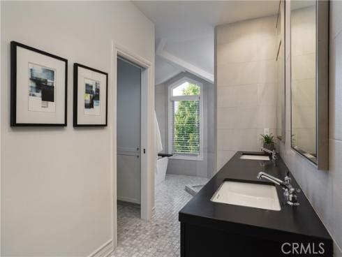 212  Kings Place  , Newport Beach, CA