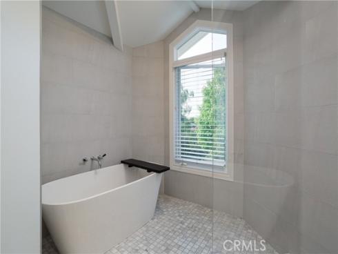 212  Kings Place  , Newport Beach, CA