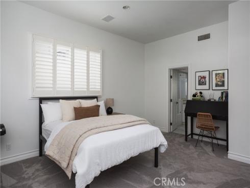 212  Kings Place  , Newport Beach, CA