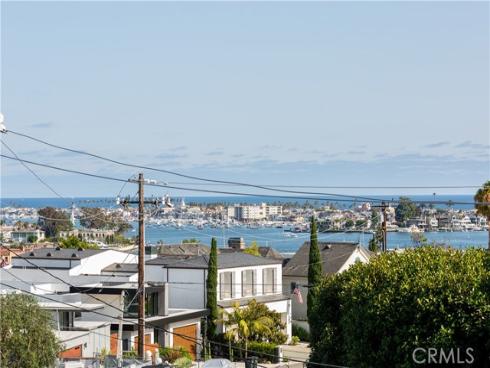 212  Kings Place  , Newport Beach, CA