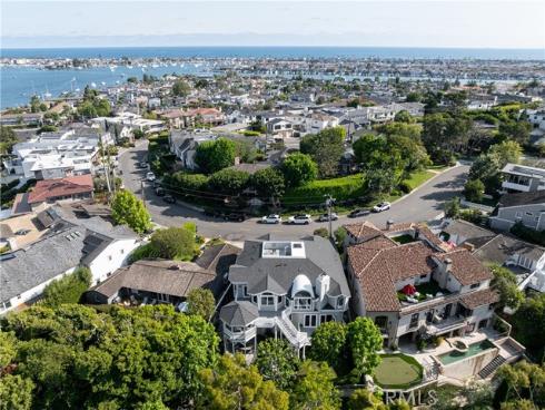 212  Kings Place  , Newport Beach, CA
