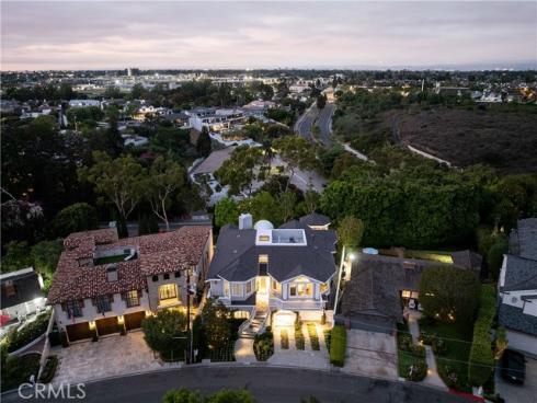 212  Kings Place  , Newport Beach, CA