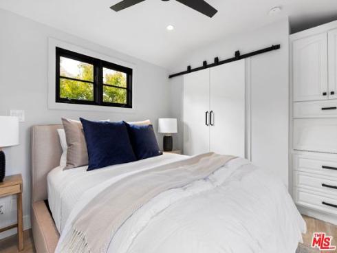 305  Grand Canal  , Newport Beach, CA