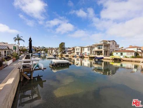 305  Grand Canal  , Newport Beach, CA