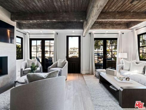 305  Grand Canal  , Newport Beach, CA