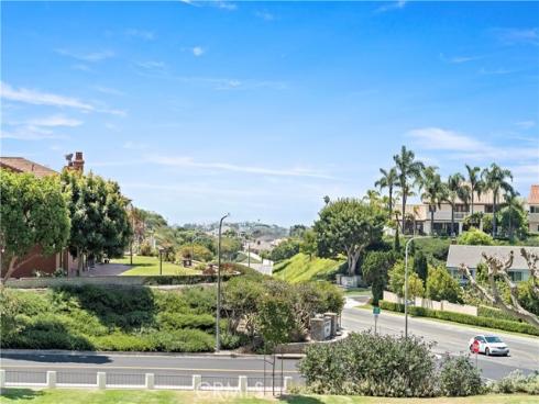 24  Narbonne  , Newport Beach, CA