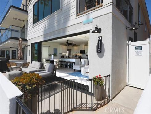 916 E Oceanfront  , Newport Beach, CA