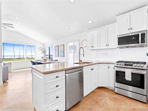 916 E Oceanfront  , Newport Beach, CA