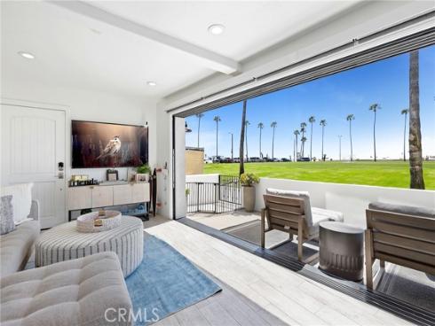 916 E Oceanfront  , Newport Beach, CA