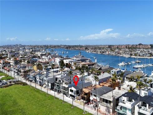 916 E Oceanfront  , Newport Beach, CA