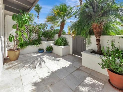 2000  Vista Cajon  , Newport Beach, CA