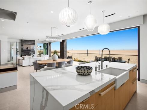 706 W Oceanfront  , Newport Beach, CA