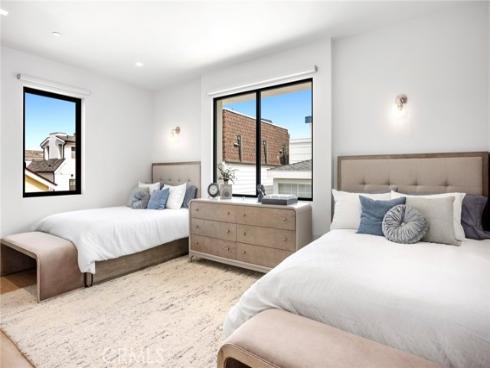 706 W Oceanfront  , Newport Beach, CA