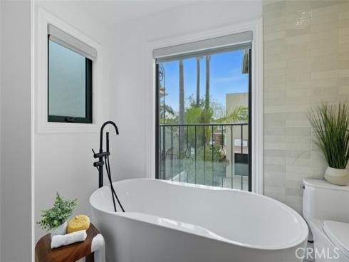 3  Linda Isle  , Newport Beach, CA