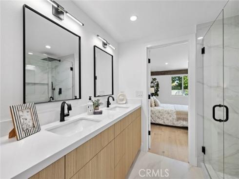 558  Vista Flora  , Newport Beach, CA