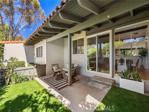 558  Vista Flora  , Newport Beach, CA