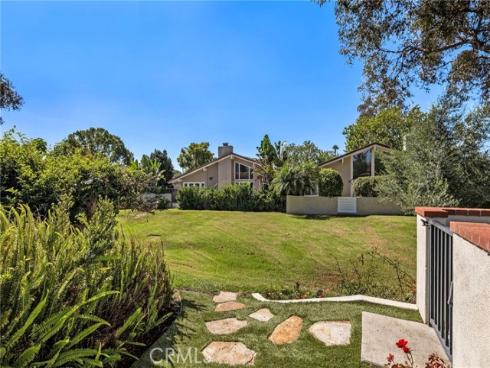 558  Vista Flora  , Newport Beach, CA