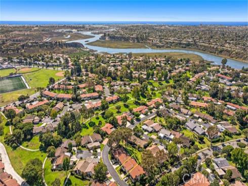 558  Vista Flora  , Newport Beach, CA