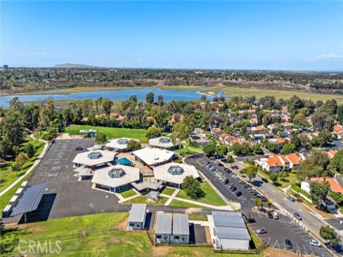 558  Vista Flora  , Newport Beach, CA