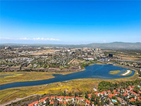 558  Vista Flora  , Newport Beach, CA