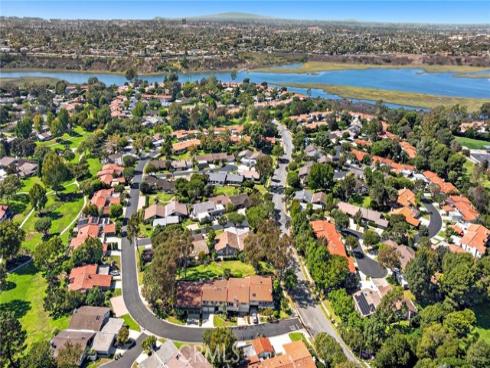 558  Vista Flora  , Newport Beach, CA