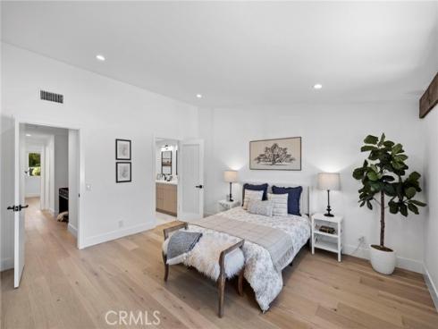 558  Vista Flora  , Newport Beach, CA